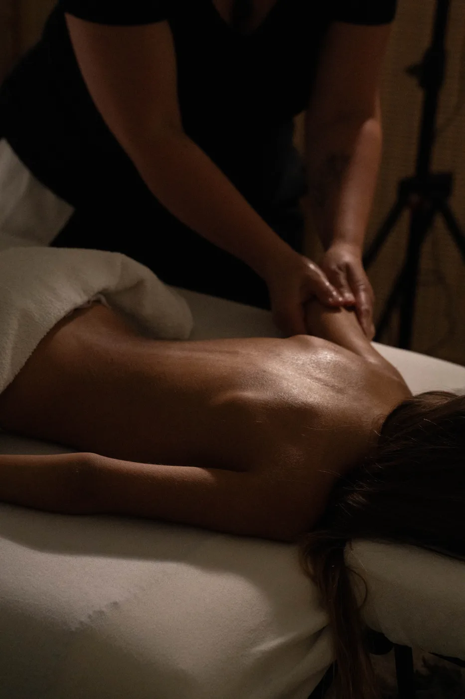 Massage bien-être personnalisé du dos par Laure, Les Ateliers Lamano